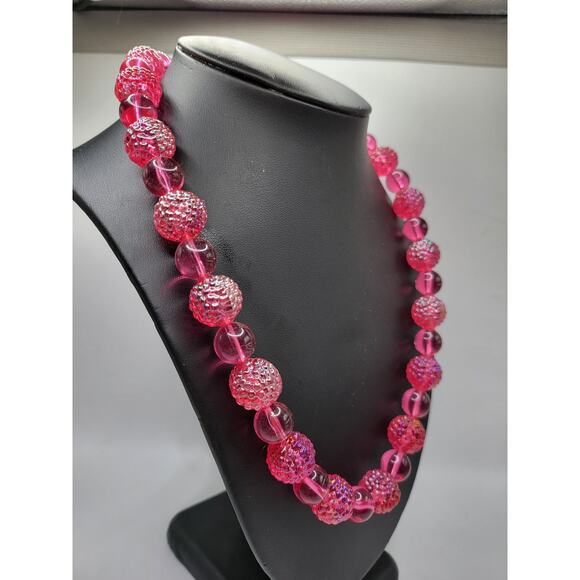 Vintage Pink Lucite Beaded Necklace Textured Smooth Beads 20.75 Inch - Picture 7 of 7